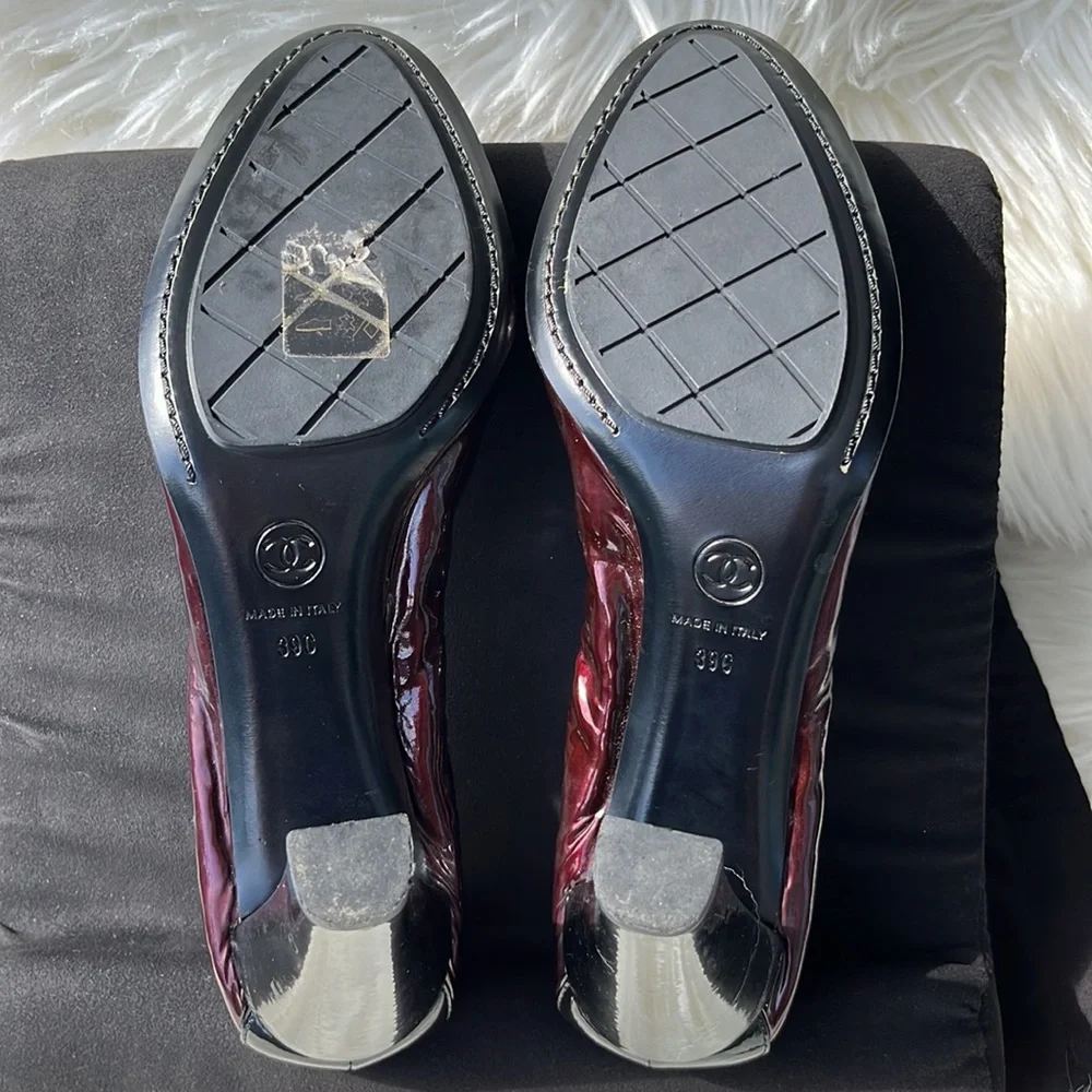 Authentic Chanel Black/Burgundy Patent Leather Scrunch Block Heel Pumps - Picture 12 of 16